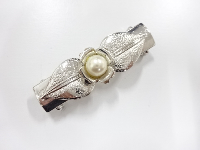 JAPANESE KIMONO / ANTIQUE OBIDOME (SASH CLIP) / PEARL